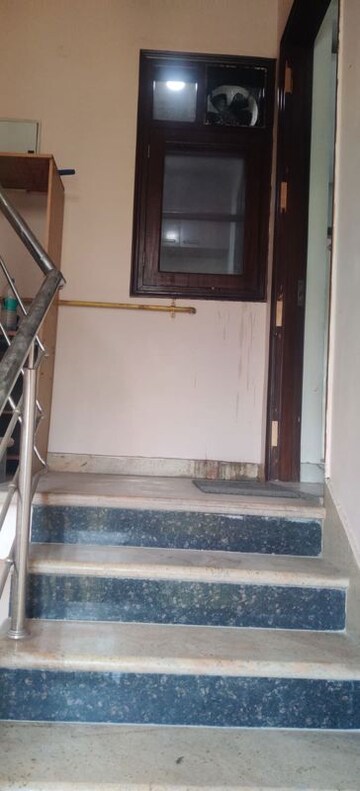 Furnished Amenities in 3 BHK Independent House at Sector 34 – for Rent