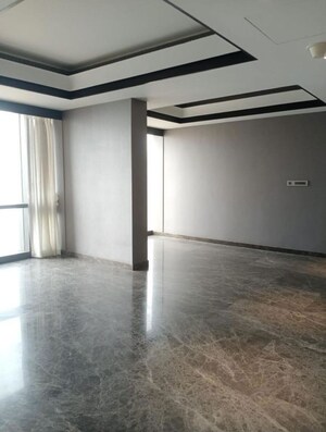 Room in 4 BHK Apartment at Lodha Trump Tower, Worli – for Rent