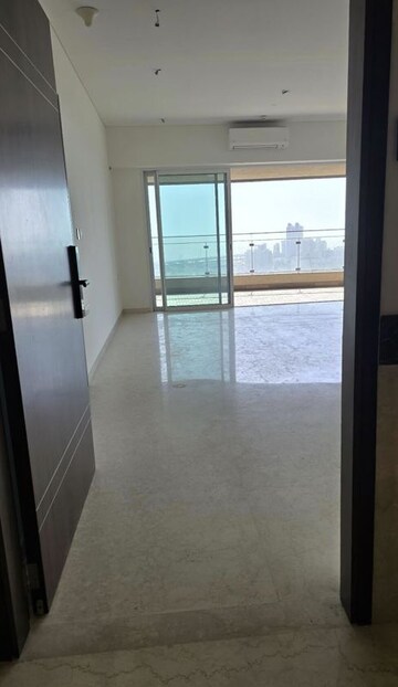 Room in 3 BHK Apartment at Lokhandwala Minerva Mahalaxmi, Mahalaxmi – for Rent