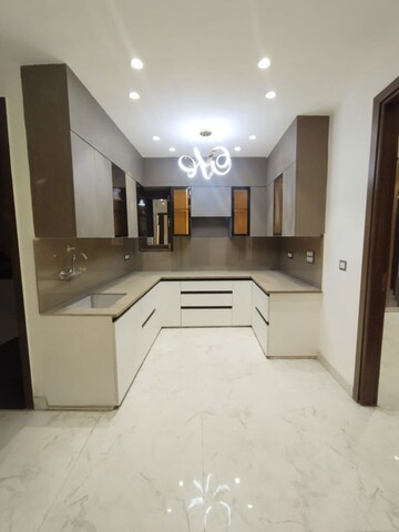 Room in 4 BHK Builder Floor at Uttam Nagar – for Sale