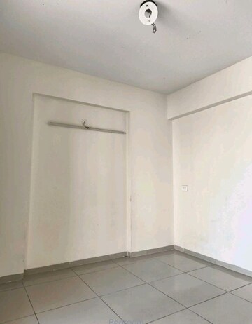 Room in 3 BHK Apartment at Wave Dream Homes, Wave City – for Rent