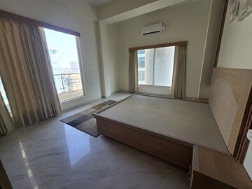Room in 3 BHK Apartment at Indiabulls Sky Forest, Lower Parel – for Rent