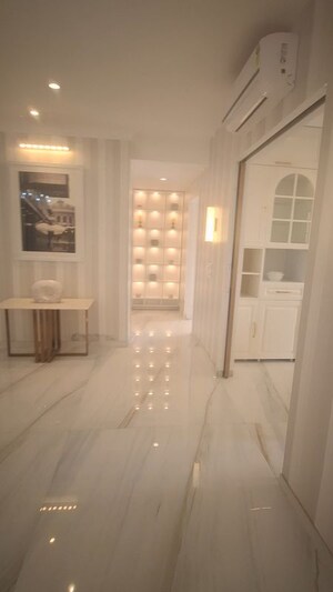 Room in 3 BHK Apartment at Bandra West – for Sale