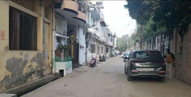 Exterior View, hazratganj Commercial Office Space 800 Sq.Ft. In Hazratganj Lucknow 9979114