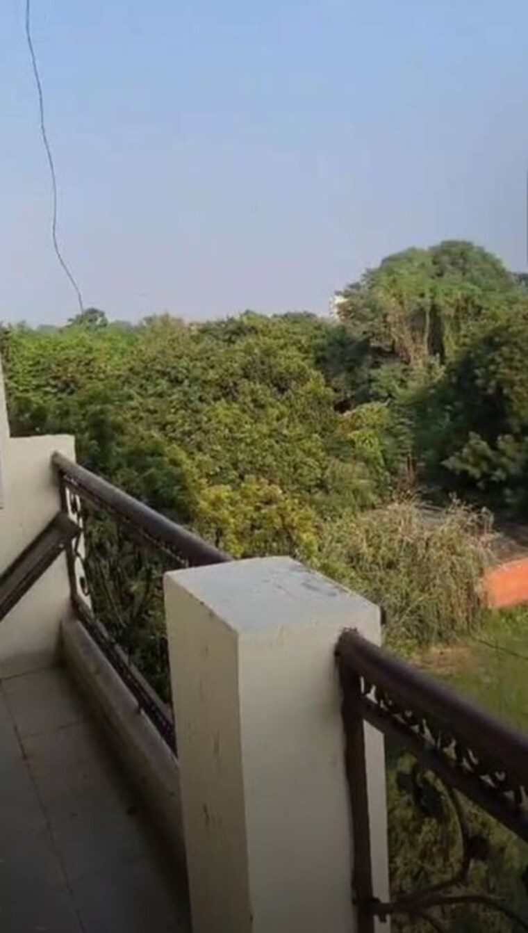 Garden, hazratganj 2 Bedroom 900 Sq.Ft. Apartment In Hazratganj Lucknow 9978795