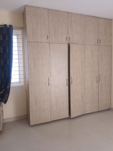 Room in 3 BHK Apartment at Kokapet – for Rent