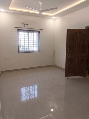 Room in 3 BHK Apartment at Kokapet – for Rent