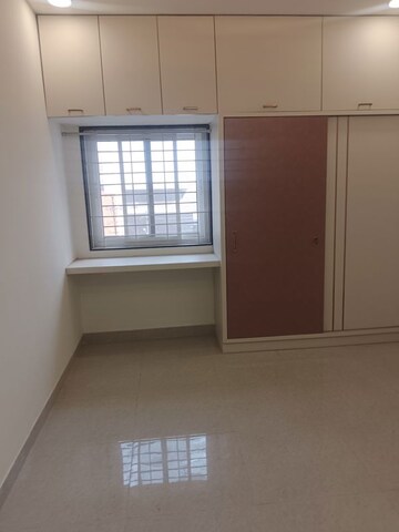 Room in 3 BHK Apartment at Kokapet – for Rent