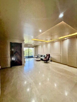 Room in 2.5 BHK Apartment at Sector 19 – for Rent