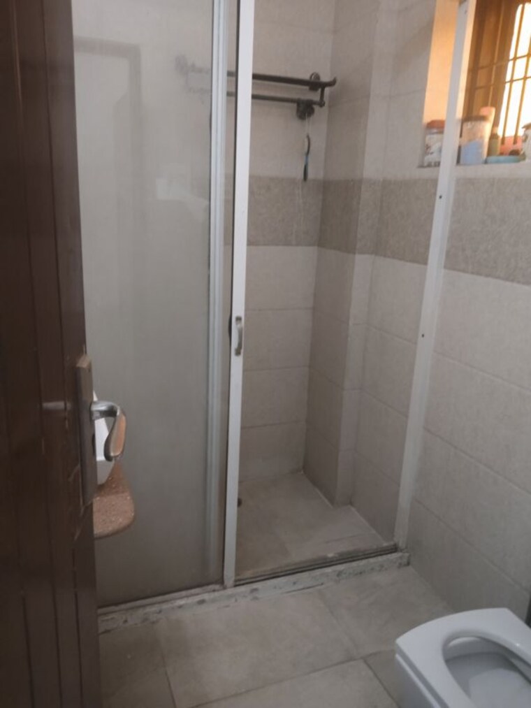 Bathroom, sector 46 3 Bedroom 2150 Sq.Ft. Apartment In Sector 46 Faridabad 9979153