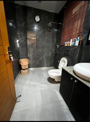 Team Area in 3 BHK Builder Floor at Chattarpur – for Rent