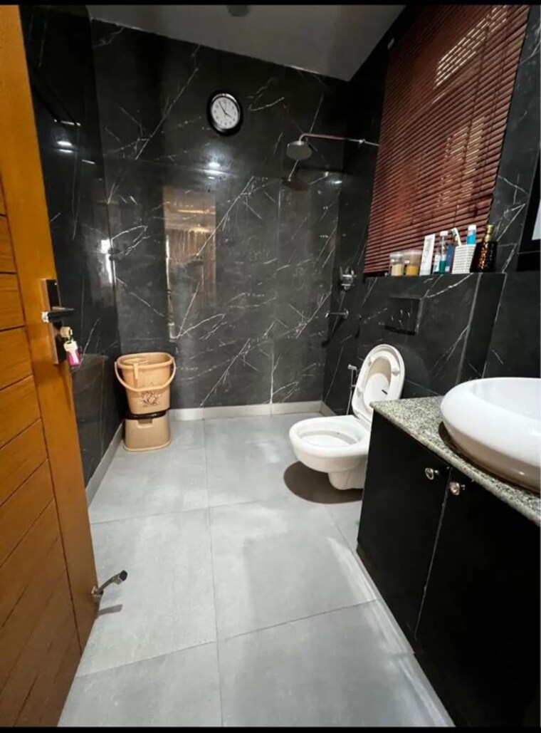 Team Area, chattarpur 3 Bedroom 1300 Sq.Ft. Builder Floor In Chattarpur Delhi 9979155