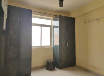 Room in 2 BHK Apartment at Sector 6 Wave City – for Rent