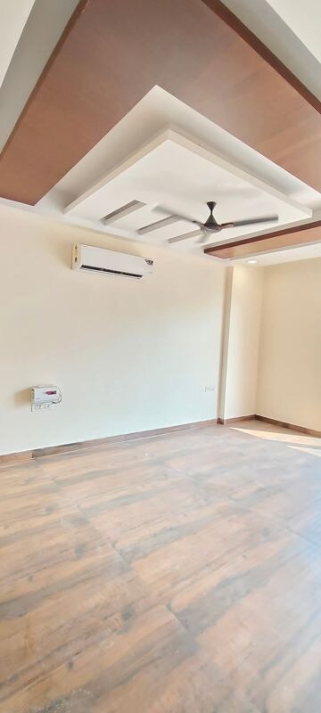 Room in 1.5 BHK Apartment at DLF Cyber Park, Sector 20 – for Rent