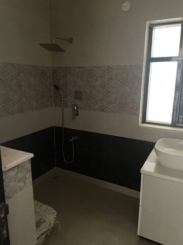 Kitchen in 1.5 BHK Apartment at DLF Cyber Park, Sector 20 – for Rent