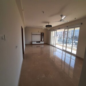 Room in 3.5 BHK Apartment at Prestige Woodland Park, Cooke Town – for Rent