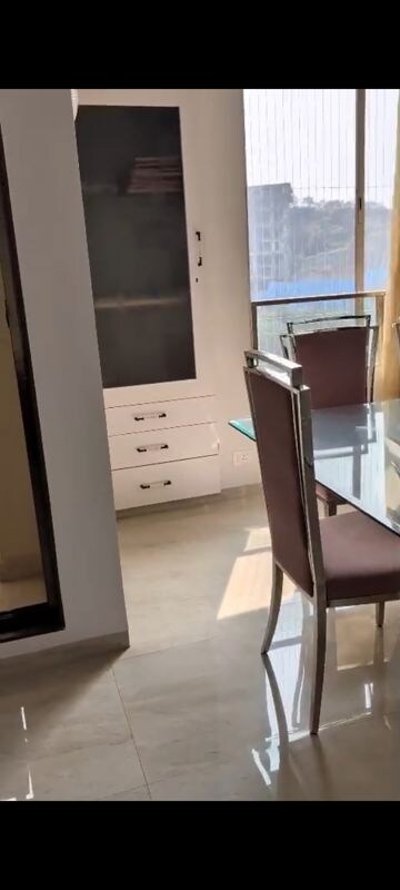 Master Bedroom in 4 BHK Apartment at Hiranandani Gardens Lake Castle, Powai – for Rent