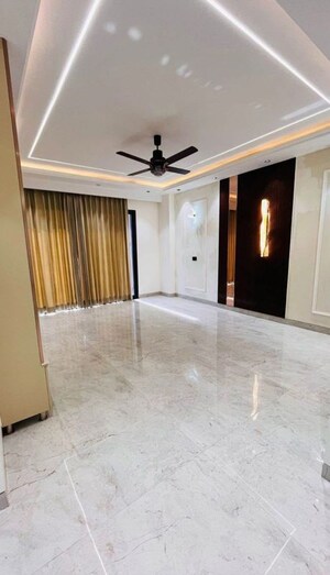 Room in 3 BHK Apartment at DLF Cyber Park, Sector 20 – for Rent