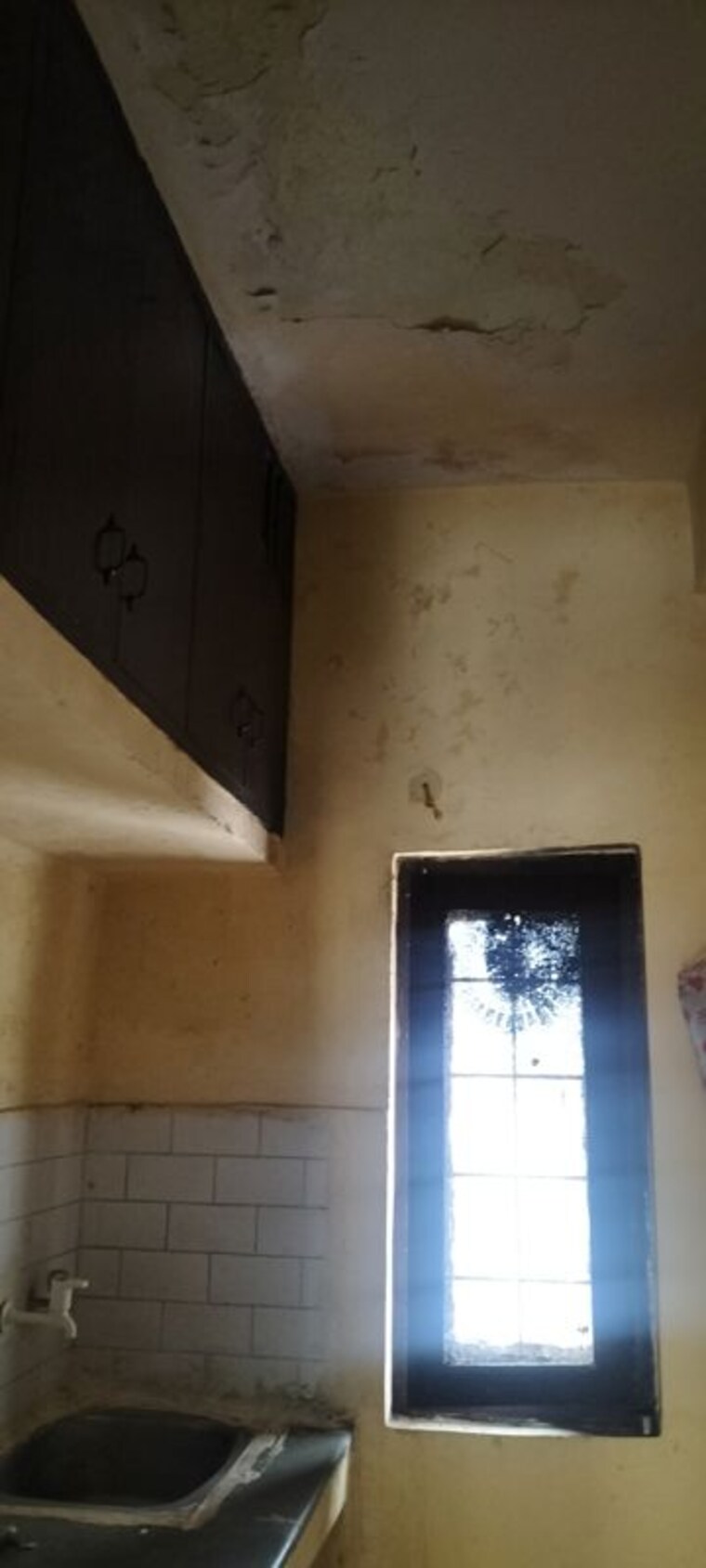 Room, sector swarn nagri 3 Bedroom 200 Sq.Mt. Independent House In Sector Swarn Nagri Greater Noida 9979228