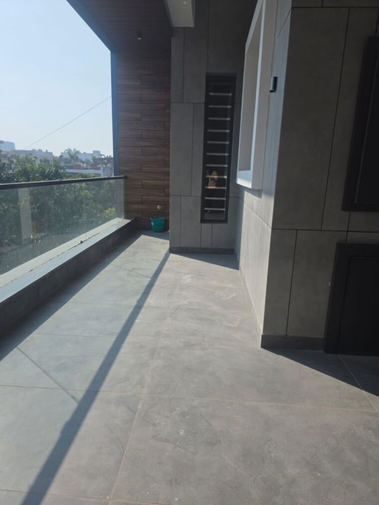 Balcony, silver-city-extention 1 Bedroom 600 Sq.Ft. Independent House In Vip Road Zirakpur 9979235