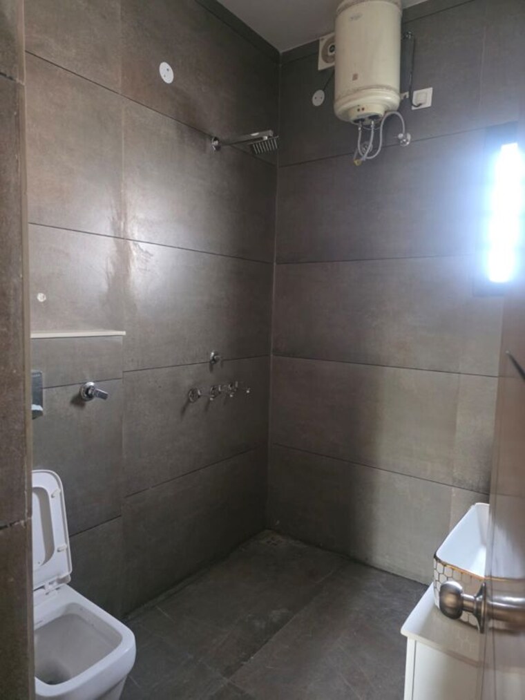 Bathroom, silver-city-extention 1 Bedroom 600 Sq.Ft. Independent House In Vip Road Zirakpur 9979235