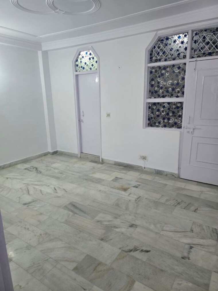 Room, zakir nagar 3 Bedroom 720 Sq.Ft. Builder Floor In Zakir Nagar Delhi 9979249