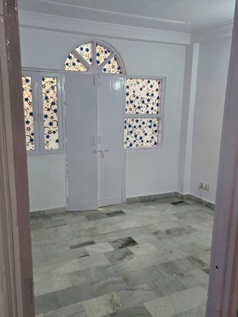 Room, zakir nagar 3 Bedroom 720 Sq.Ft. Builder Floor In Zakir Nagar Delhi 9979249
