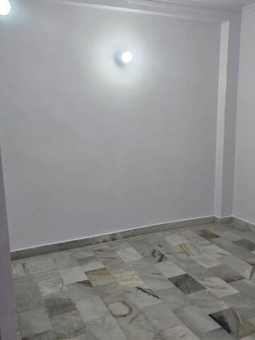 Room in 3 BHK Builder Floor at Zakir Nagar – for Sale