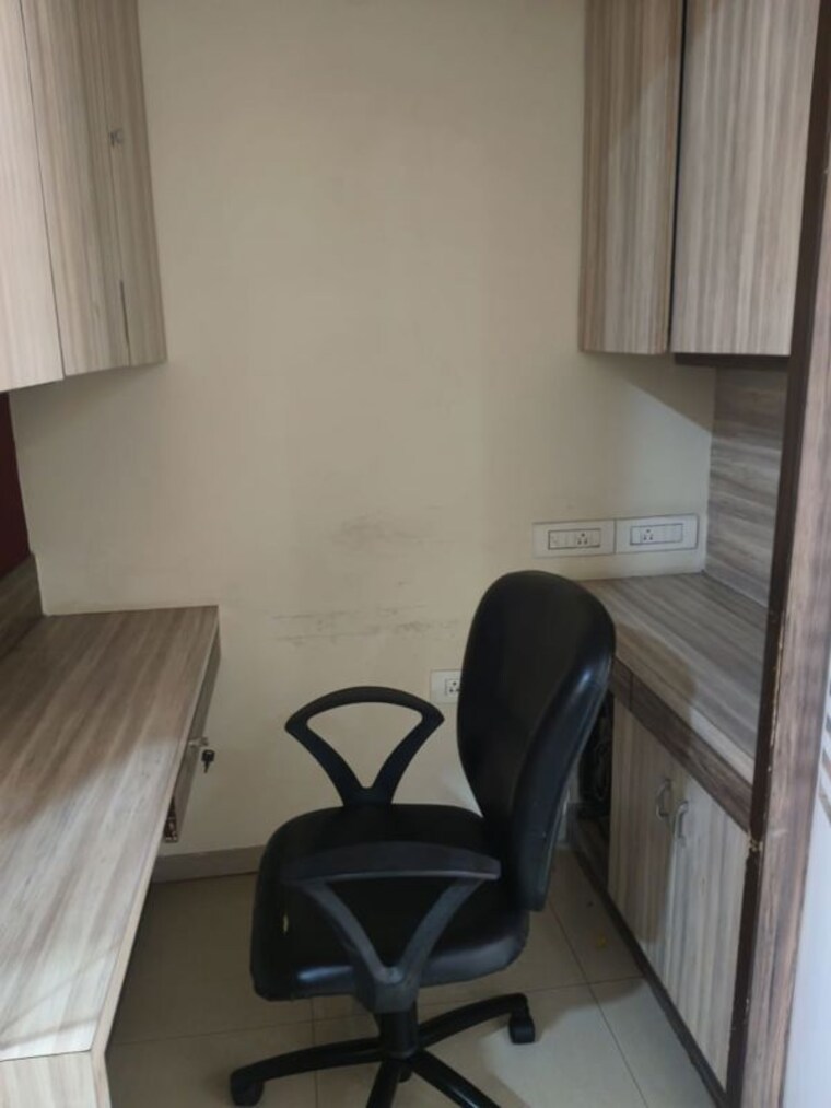 Team Area, corporate-corner-chs Commercial Office Space 600 Sq.Ft. In Malad West Mumbai 9979268