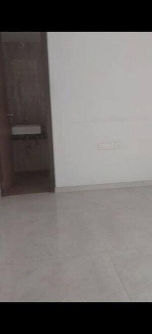 Room in 1 BHK Apartment at Lodha Amara, Kolshet Road – for Sale