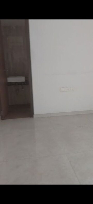 Room in 1 BHK Apartment at Lodha Amara, Kolshet Road – for Sale
