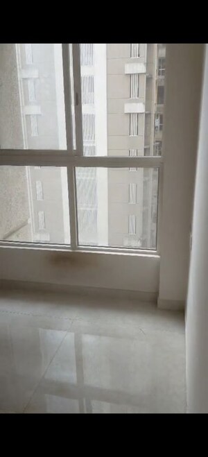 Room in 1 BHK Apartment at Lodha Amara, Kolshet Road – for Sale