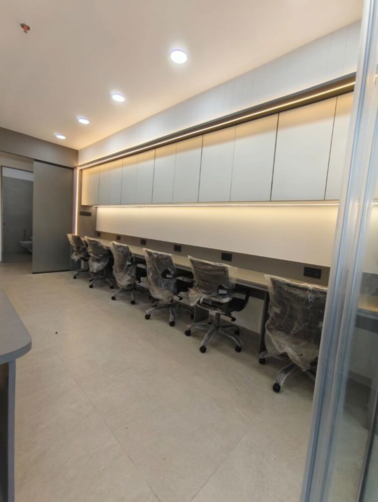  Parking, bhoomi-9-business-bay Commercial Office Space 670 Sq.Ft. In Malad West Mumbai 9979296