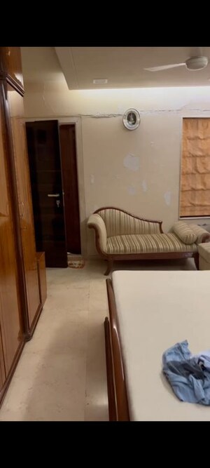 Master Bedroom in 3 BHK Apartment at Hayat Palace, Agripada – for Rent