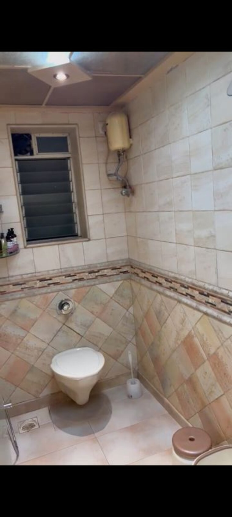 Bathroom, hayat-palace 3 Bedroom 1100 Sq.Ft. Apartment In Agripada Mumbai 9979314