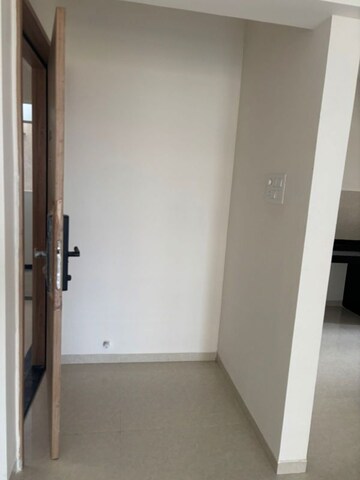 Room in 2.5 BHK Apartment at Kohinoor Viva City, Dhanori – for Sale