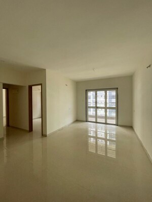 Room in 2.5 BHK Apartment at Kohinoor Viva City, Dhanori – for Sale