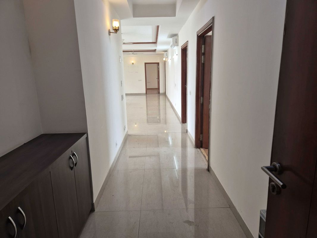 4 BHK + Pooja Room,Servant Room Apartment For Rent in Jaypee Greens Kalypso Court
