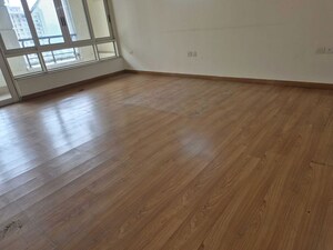 Room in 4 BHK Apartment at Jaypee Greens Kalypso Court, Sector 128 – for Rent