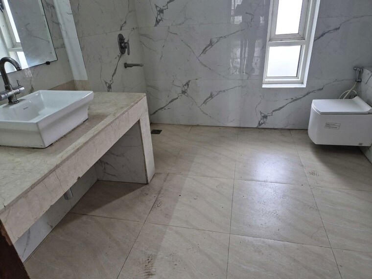 Bathroom, jaypee-greens-kalypso-court 4 Bedroom 3340 Sq.Ft. Apartment In Sector 128 Noida 9979365