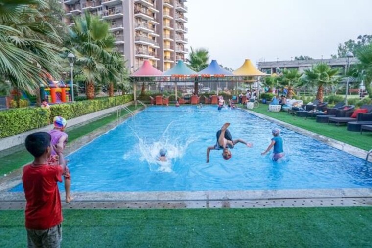 Swimming Pool, trishla-city 3 Bedroom 1550 Sq.Ft. Apartment In Patiala Road Zirakpur 9979380