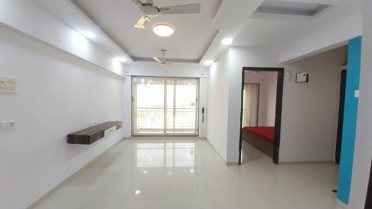 2 BHK + Servant Room Apartment For Rent in Runwal Gardens
