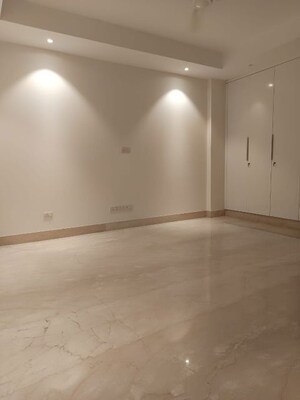 Room in 4 BHK Builder Floor at DLF Queens Court, Greater Kailash ii – for Sale