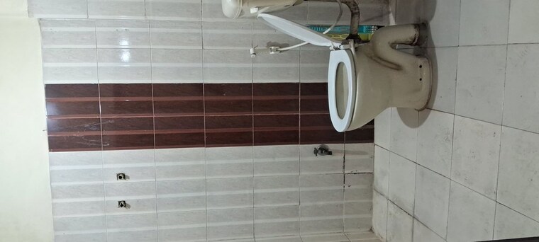 Bathroom, sarita vihar 1.5 Bedroom 600 Sq.Ft. Apartment In Sarita Vihar Delhi 9979430