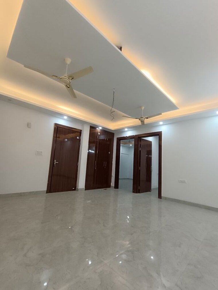 Room, sector 57 3 Bedroom 1700 Sq.Ft. Builder Floor In Sector 57 Noida 9979453