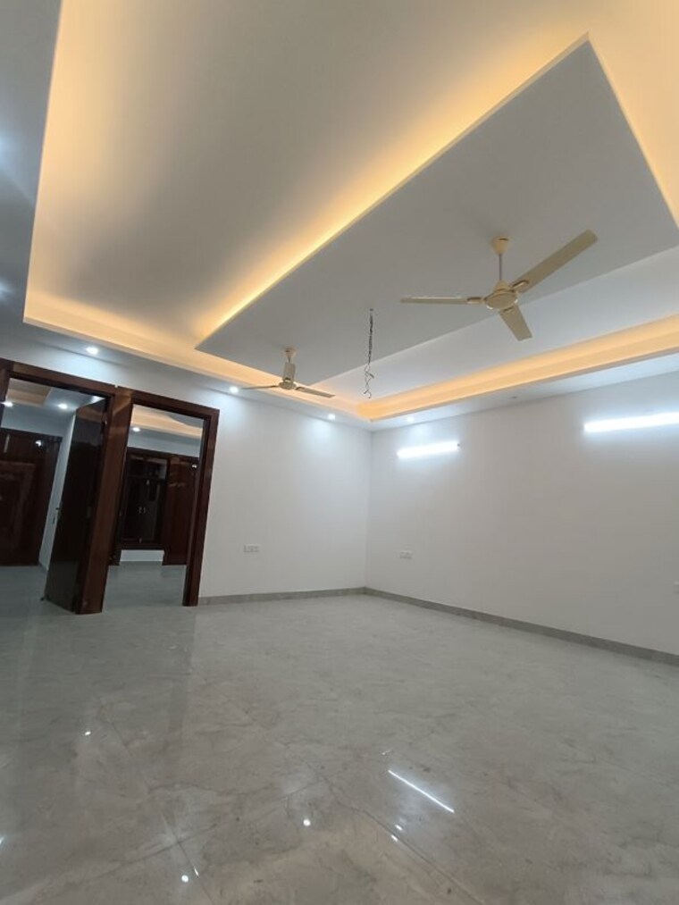 Room, sector 57 3 Bedroom 1700 Sq.Ft. Builder Floor In Sector 57 Noida 9979453