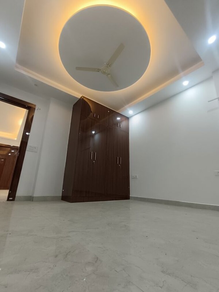 Room, sector 57 3 Bedroom 1700 Sq.Ft. Builder Floor In Sector 57 Noida 9979453