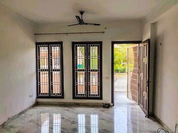 Room in 4 BHK Villa at Amrapali Leisure Valley, Tech Zone 4 Greater Noida – for Sale