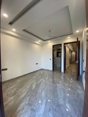 Room in 3 BHK Builder Floor at Palm Residency Chhatarpur, Chattarpur – for Rent