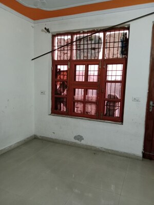 Room in 2 BHK Builder Floor at Sector 18 – for Rent